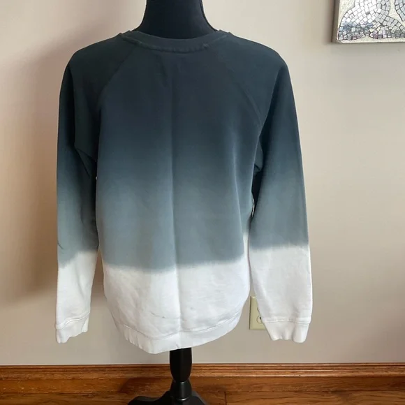 Set of 3 Peloton Sweatshirts. - Picture 10 of 10
